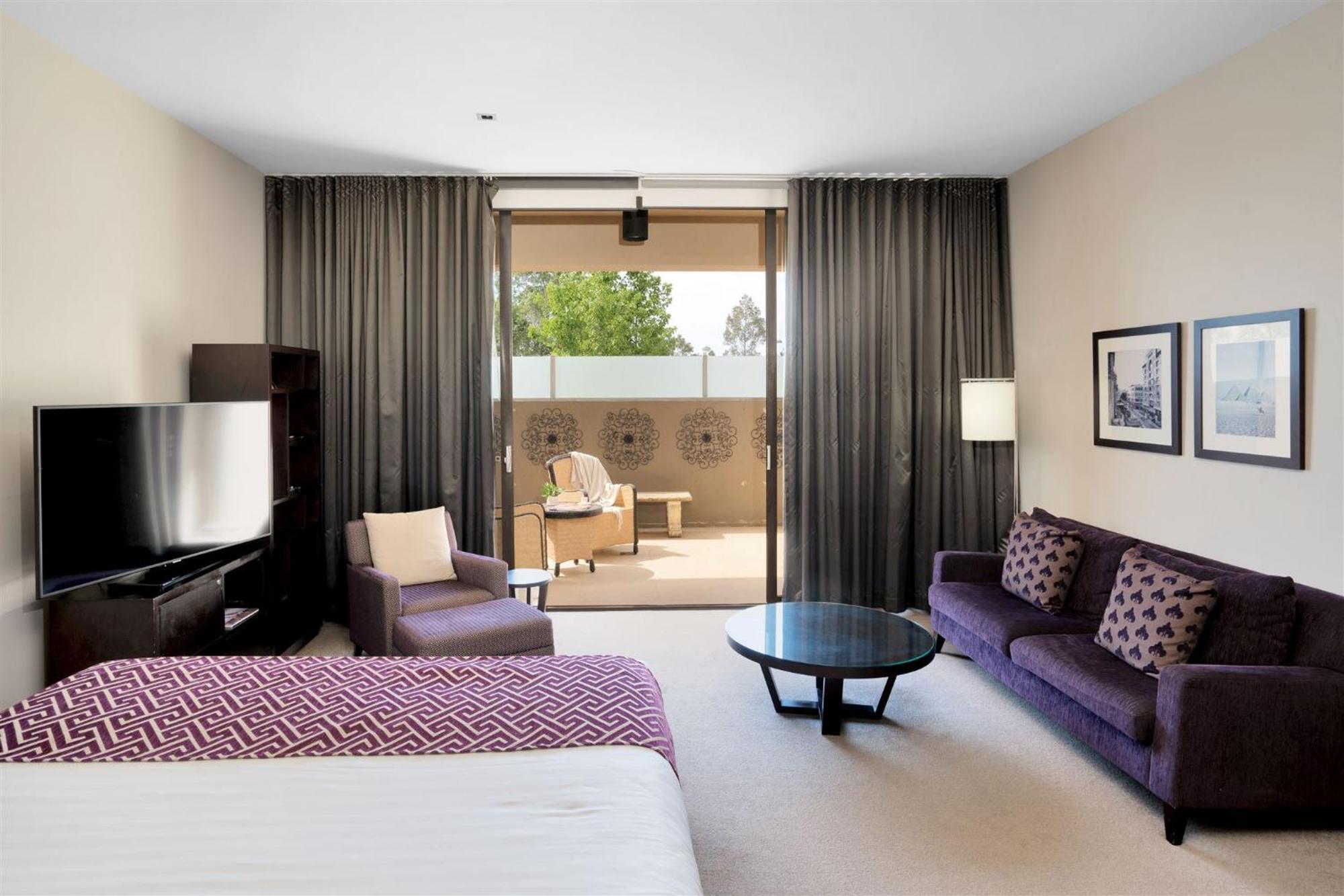 Chateau Elan At The Vintage Pokolbin Zewnętrze zdjęcie A guest room at the Hilton San Diego Bayfront