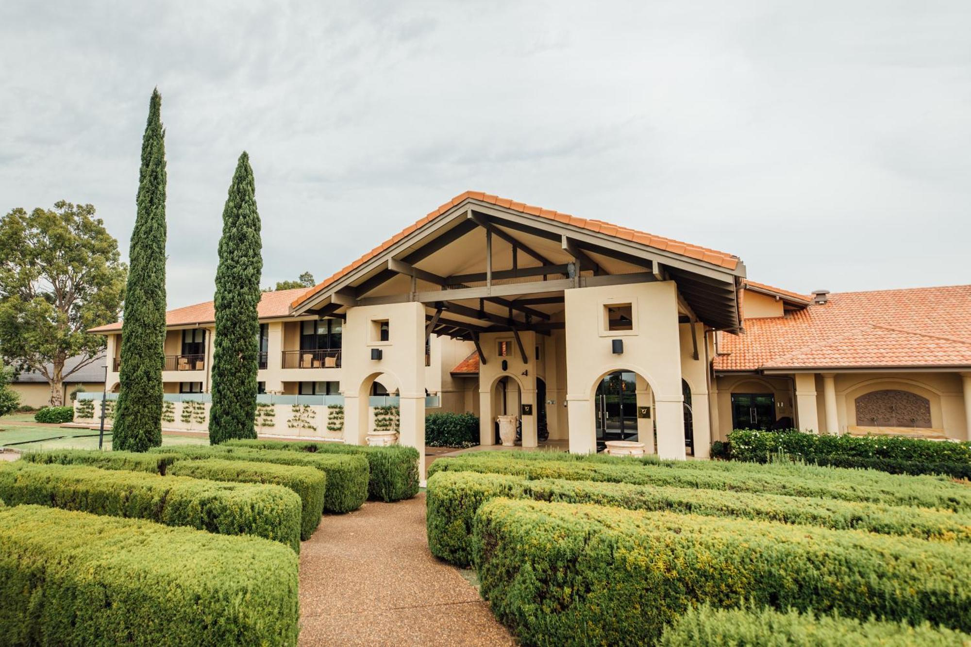 Chateau Elan At The Vintage Pokolbin Zewnętrze zdjęcie Clubhouse at the Royal Perth Golf Club