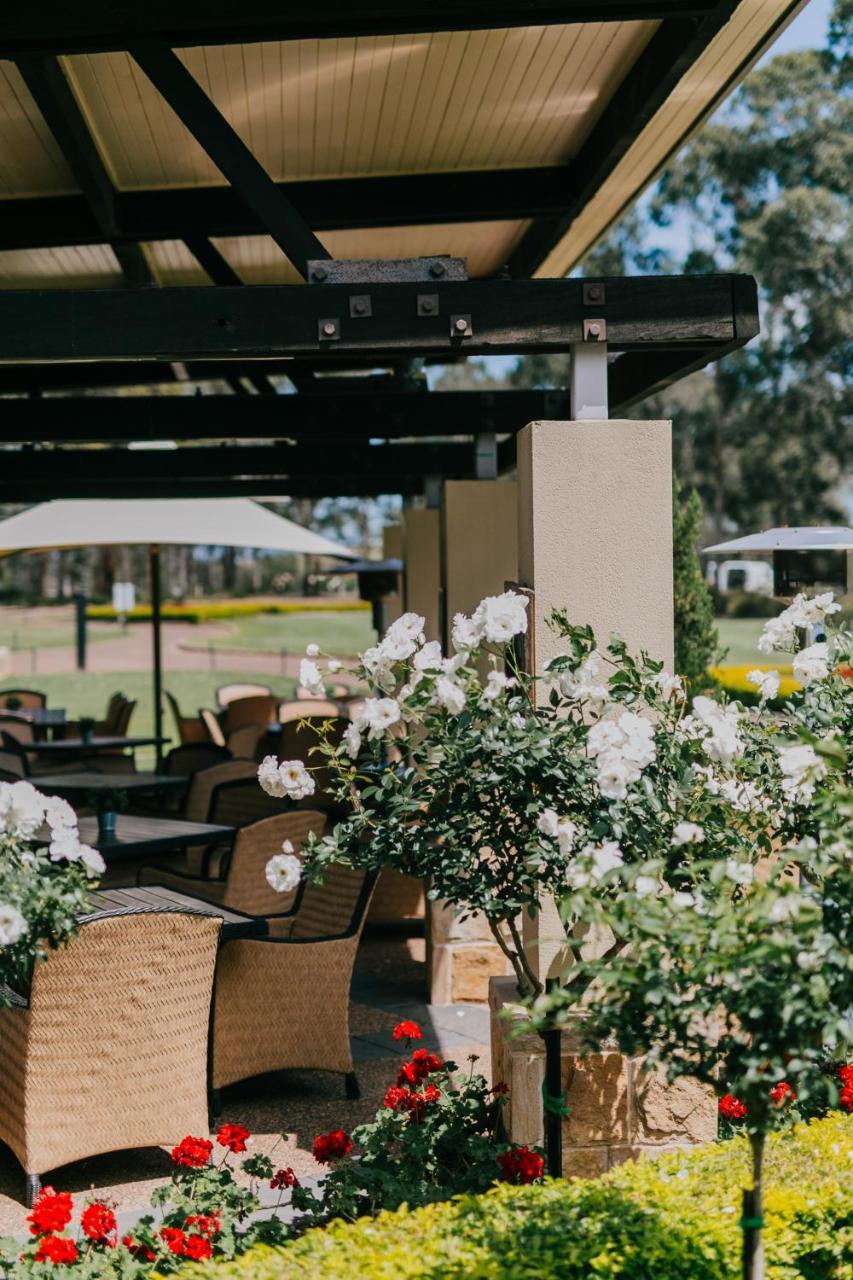 Chateau Elan At The Vintage Pokolbin Zewnętrze zdjęcie The Clubhouse at the Wagga Wagga Golf Club