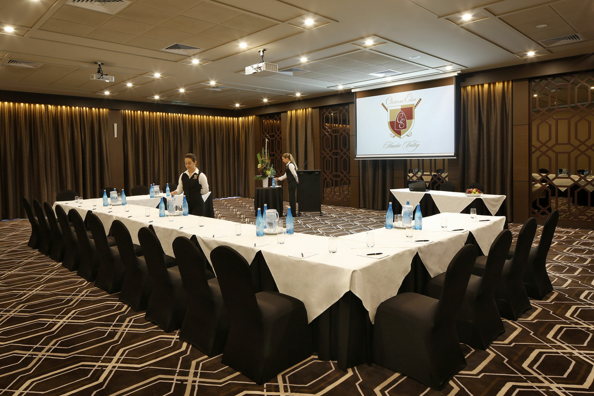 Chateau Elan At The Vintage Pokolbin Zewnętrze zdjęcie A meeting room at the Crown Towers