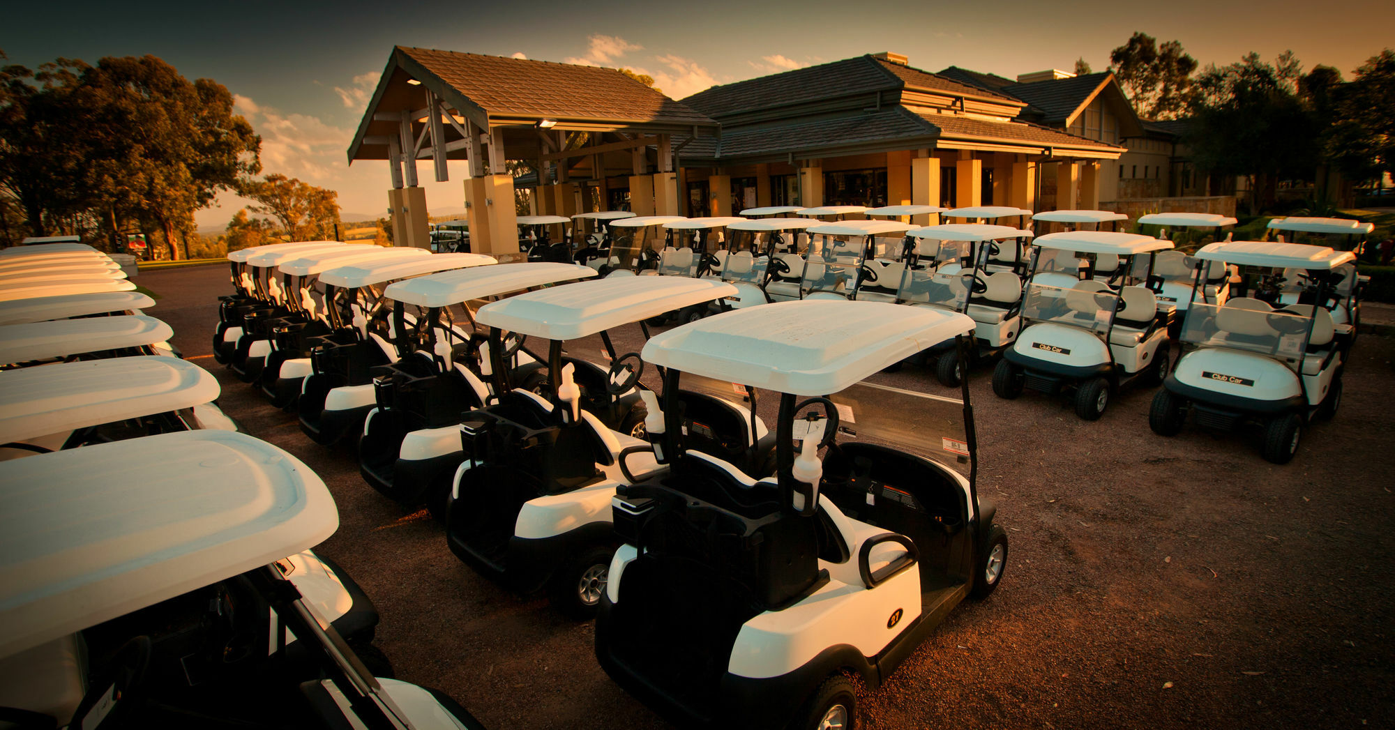 Chateau Elan At The Vintage Pokolbin Zewnętrze zdjęcie Golf carts at a golf course